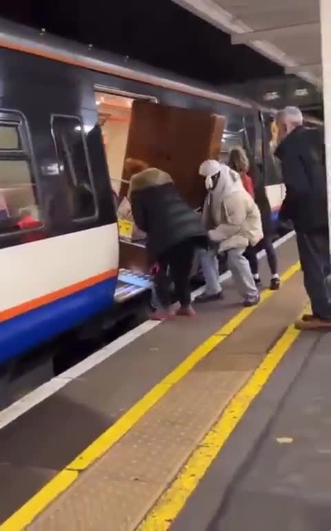Transporter une armoire en train