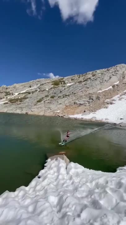 Du waterslide ski perdue en montagne